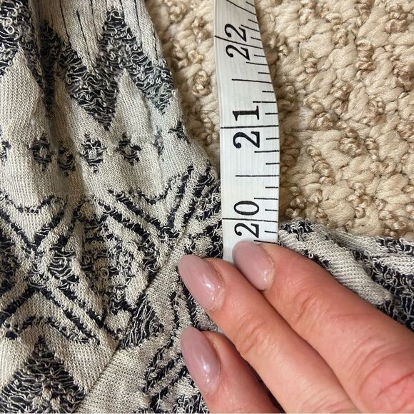 Ladies Sno Skins Black and Beige Print‎ Button Down Collar Long Sleeve Blouse L - Picture 6 of 7